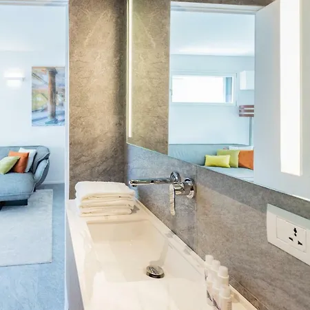 Contemporary Luxe Architecture On Lake Como *